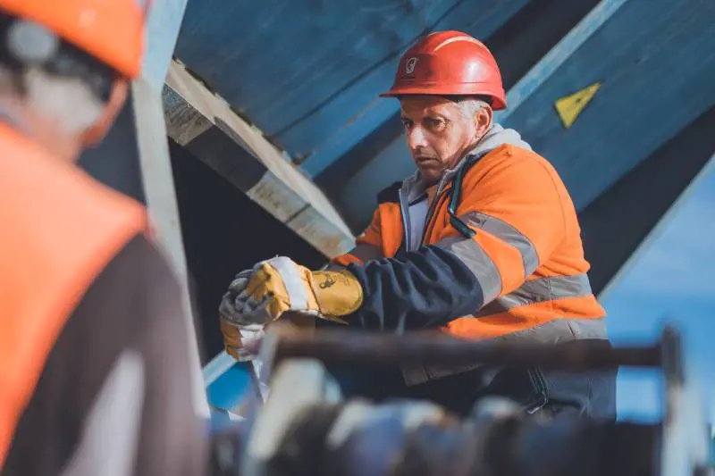 Lavoratori a basso reddito ai minimi dal 2014