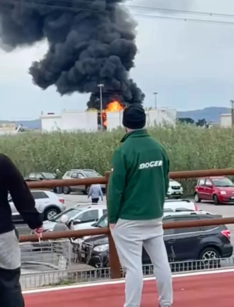 L'incendio nell'impianto Eni visto dalle aziende vicine
