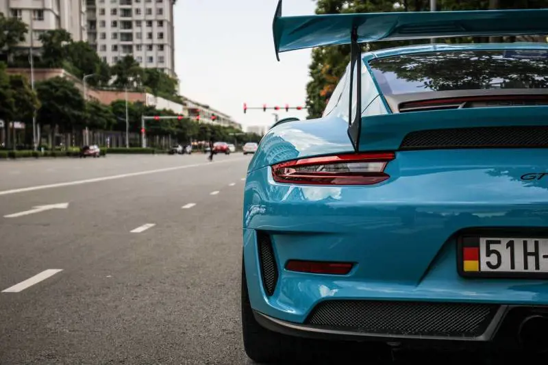Per guidare le supercar arriva un'apposita patente. Ecco dove e cosa prevede la riforma