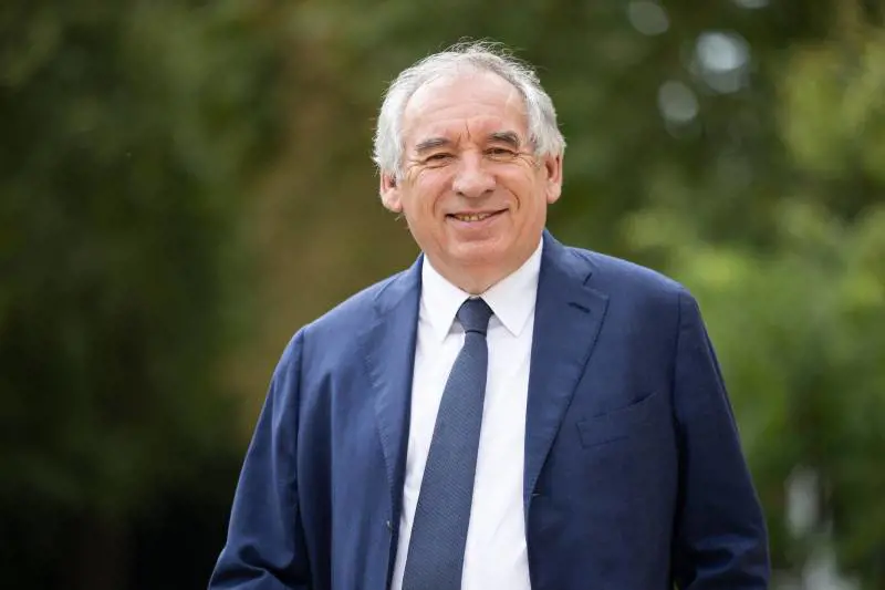 Francia, Macron ha scelto il nuovo premier: nominato il centrista François Bayrou