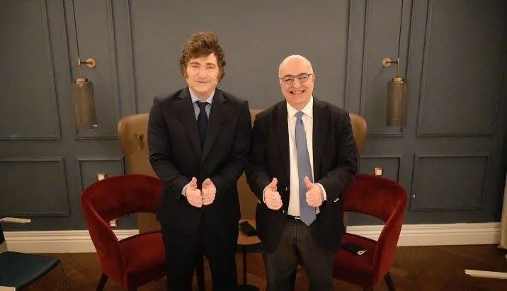 Javier Milei e il giornalista Mario Sechi