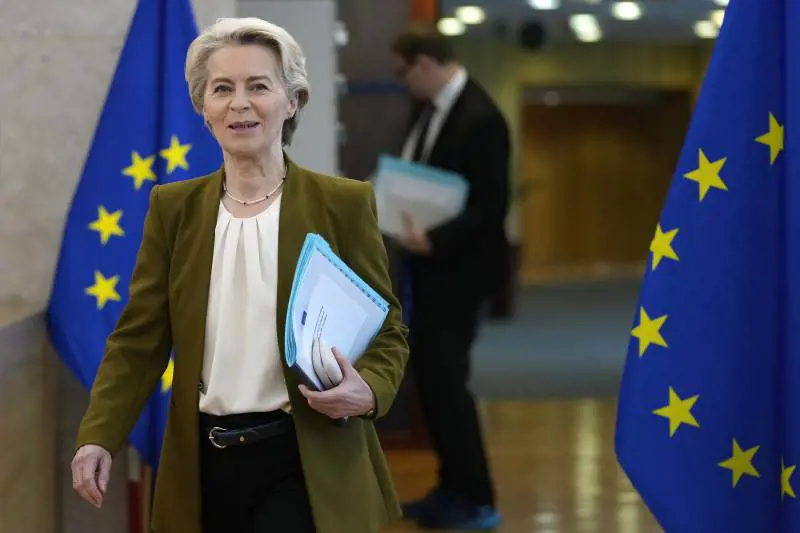 La grave polmonite e poi il ricovero: Von der Leyen e quel silenzio sulla sua salute