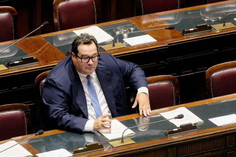 "L'età pensionabile non aumenterà". Il governo pronto a intervenire