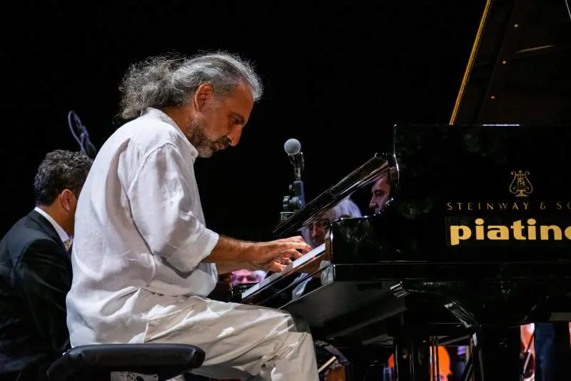 Bollani in bilico tra jazz e tv. Escono i "Preludi per piano"