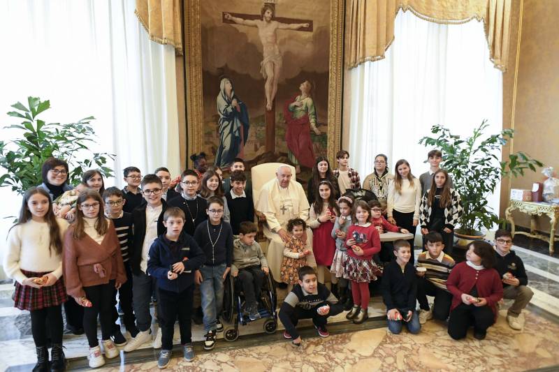 "No a un Natale fotocopia". L'invito di Papa Francesco ai giovani