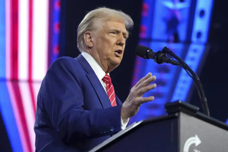 TikTok, Trump valuta la proroga di 90 giorni allo stop: "Deciderò lunedì"