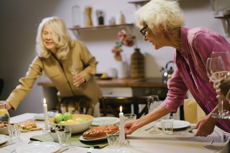 La dieta per over 60 durante il periodo natalizio: i consigli (sotto l'albero) della nutrizionista