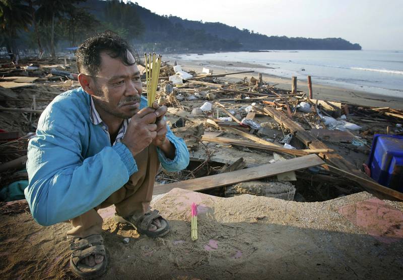 Tsunami Phuket devastazione