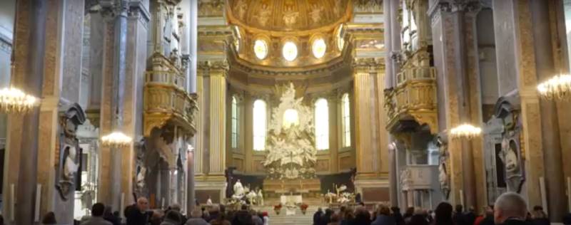 Il Te Deum arcobaleno del cardinale di Napoli