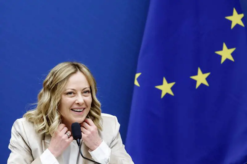 In Italia o all'estero, Meloni è vincente