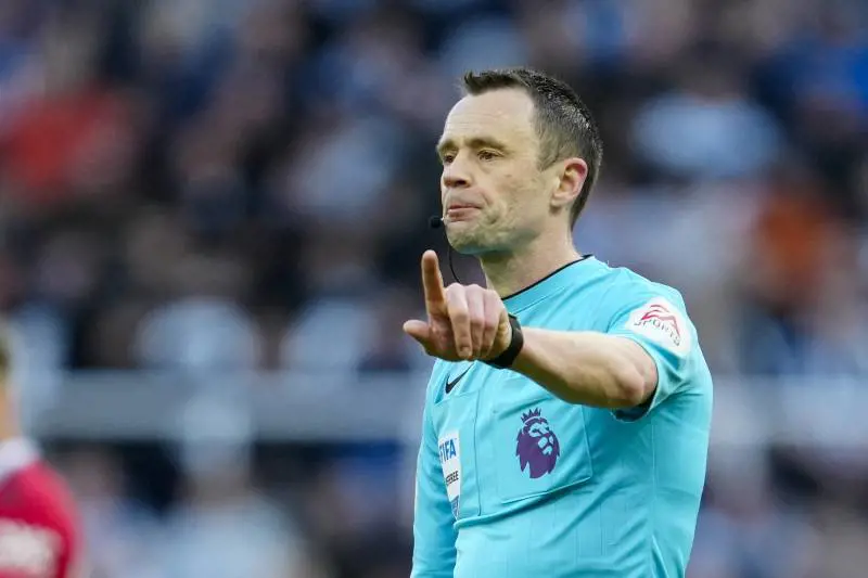 È Attwell il primo arbitro "parlante"