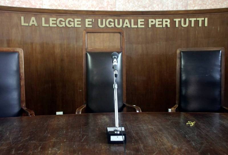 Giudici insaziabili: "Sforiamo il tetto dei 240mila euro"