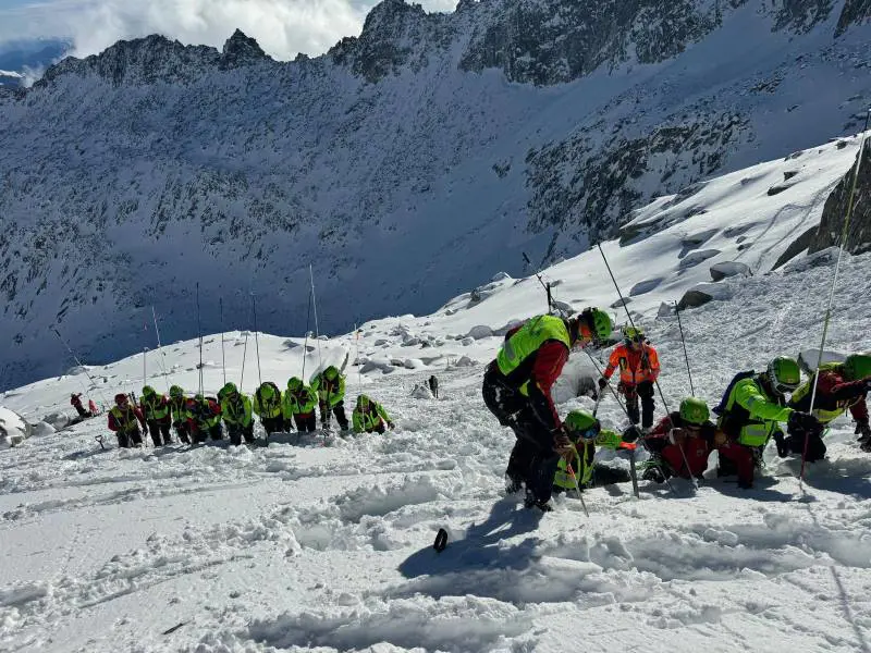 Adamello, sono riprese le ricerche dell'alpinista inglese. Il compagno trovato morto