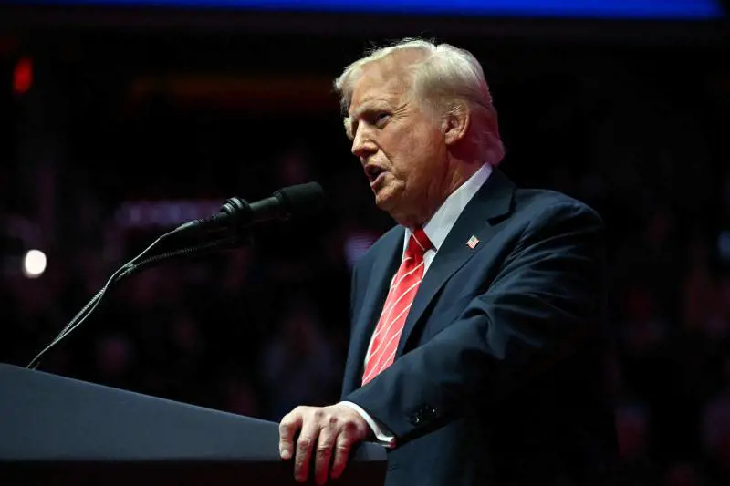 Scatta la "vendetta" di Trump: licenziati i funzionari che l’hanno perseguito