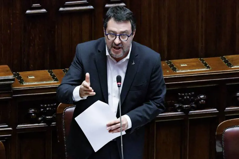 Tajani: "Sembra una ripicca delle toghe". Salvini: "Quel procuratore ci riprova"