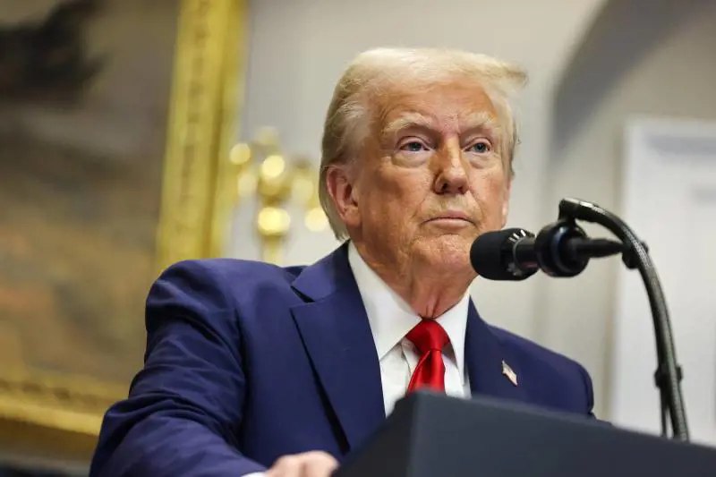 Trump minaccia Putin: "Chiuda la guerra o sanzioni e dazi". E manda le truppe al confine con il Messico