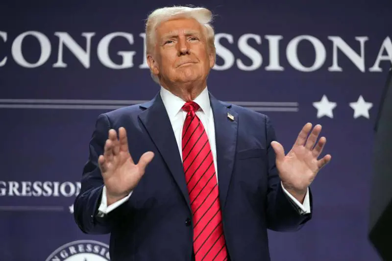 Il "D-Day" di Trump. Inizia l'era dei dazi. Licenziati gli agenti che lo indagarono