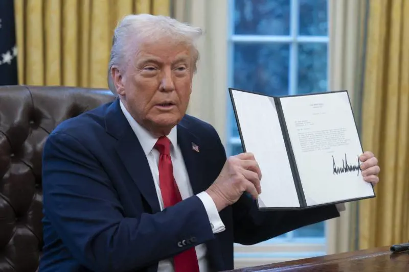 "Via gli uomini dalle gare femminili". Trump firma lo stop alle atlete trans