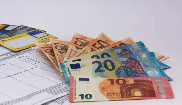 Bollette della luce più leggere. Ecco come risparmiare