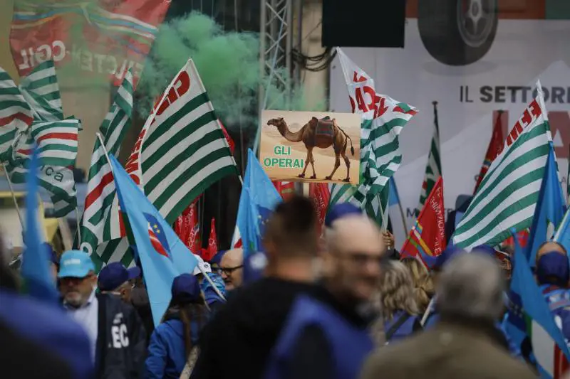 La Cisl dice sì al Patto sociale con il governo. Stoccata a Landini: "Cgil usurata dai flop"