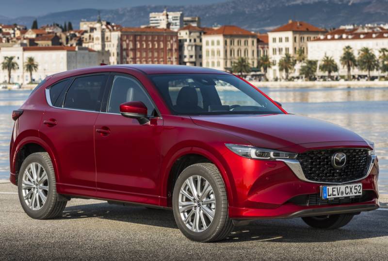 Mazda CX-5 a 279 euro al mese aderendo al finanziamento Mazda Advantage e con permuta/rottamazione. Prezzo di listino di 38.970 euro, prezzo scontato a 30.470 euro. Sconto del 22%. Comoda suv dalla buona dotazione, sul mercato dal 2017.