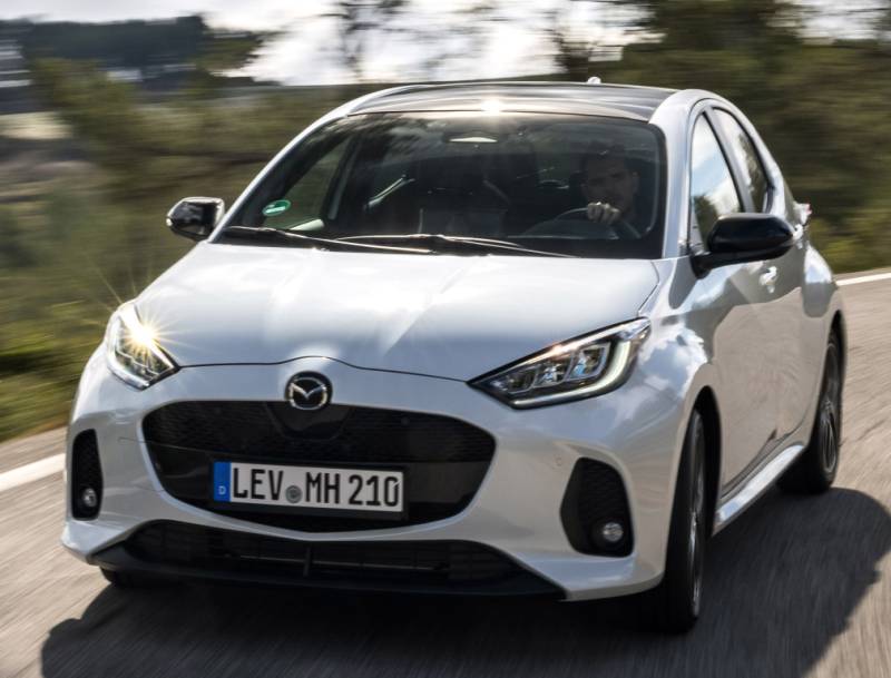 Mazda 2 Hybrid Prime Line da 149 € al mese solo in caso di rottamazione. Prezzo scontato a 18.490 €, costo di listino 24.990 €. Sconto del 26%. La piccola giapponese ha uno stile movimentato e grintoso.