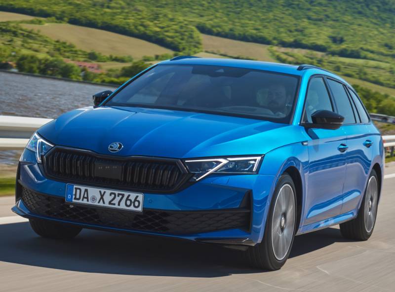 Skoda Octavia Wagon Selection 1.5 TSI m-HEV DSG al prezzo promozionale di 25.597 euro. Prezzo di listino di 32.500 euro. Sconto del 21%. Una delle wagon più amate d'Italia, stile sobrio e dotazioni all'avanguardia. Una certezza del mercato globale.