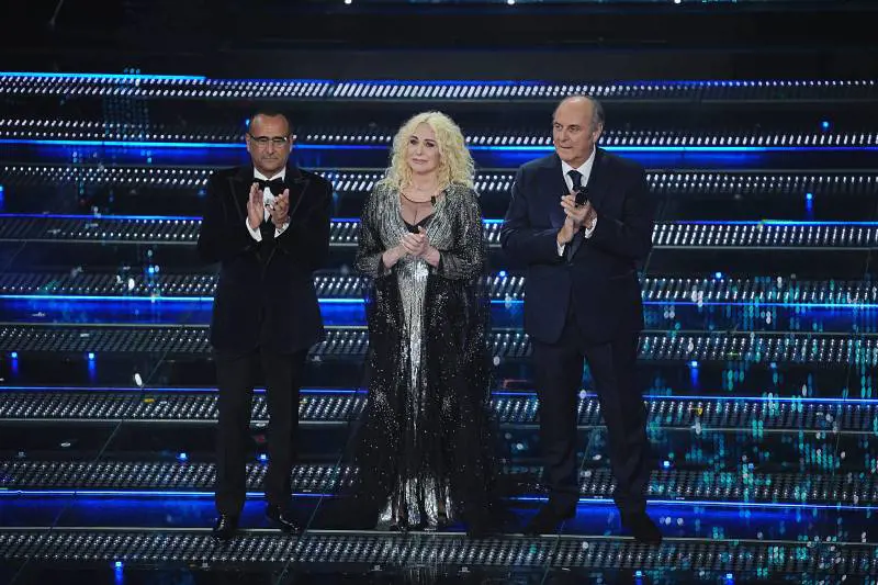 Sanremo, Antonella Clerici in lacrime durante l'omaggio a Fabrizio Frizzi
