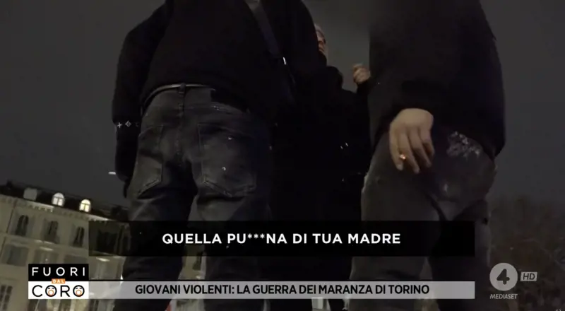"Spegni. Quella p... di tua madre". I "maranza" aggrediscono la troupe di Rete4