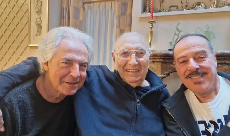 Pippo Baudo con Tullio Solenghi e Massimo Lopez: la foto del conduttore sui social è virale