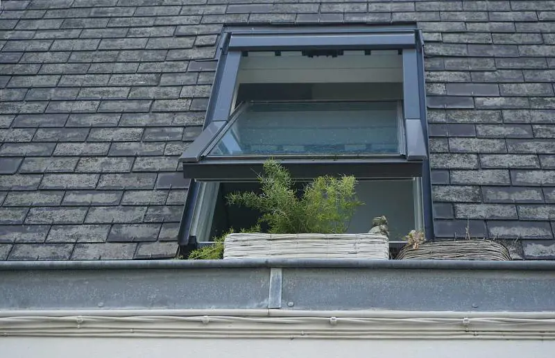 Recupero del sottotetto in condominio: quando scatta l’obbligo di indennità