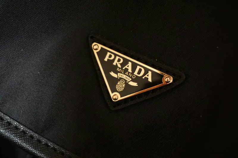 Prada acquista Versace per 1,25 miliardi