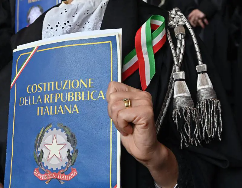 Sciopero show delle toghe. E controprotesta dei penalisti