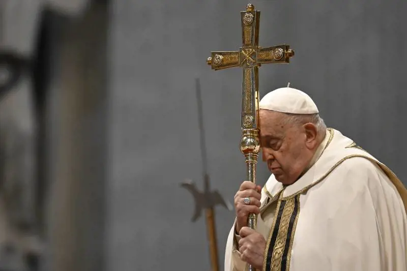 Papa, la nuova crisi. "Un broncospasmo e poi il vomito: 48 ore cruciali"