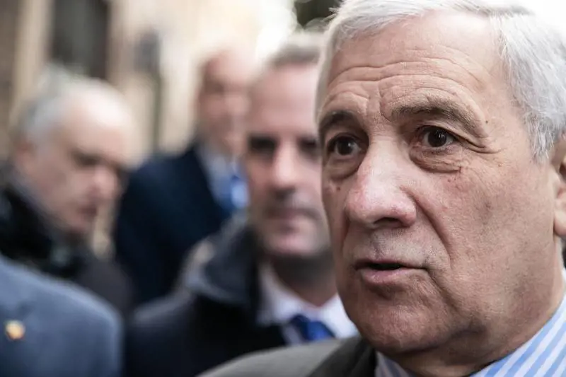 Gli azzurri frenano la Lega: "La linea è decisa da Giorgia e Tajani"