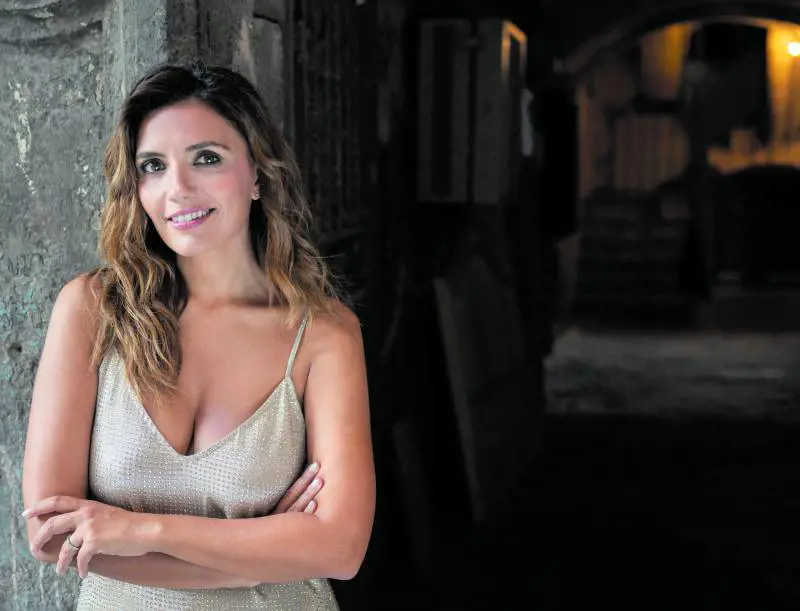 "Da magra ero infelice. In scena corteggio Napoli"