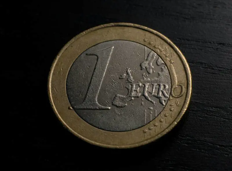 Monete rare da 1 euro, come un errore di conio può far schizzare il valore: quali pezzi ricercare