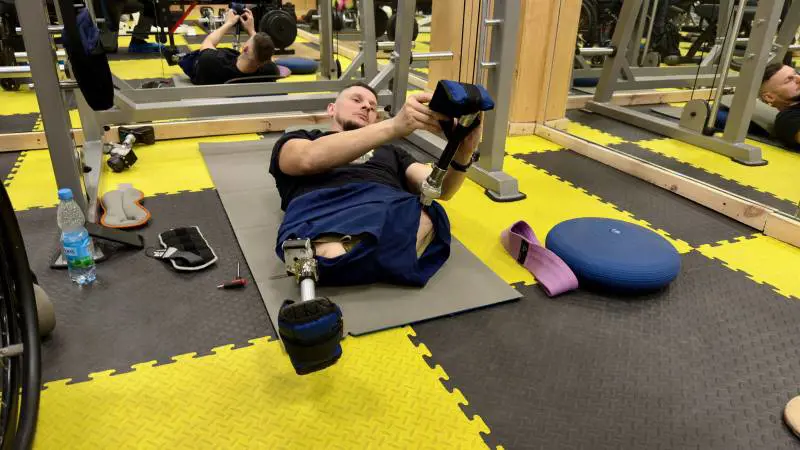 Artem Dudchenko che ha perso le gambe con un drone kamikaze