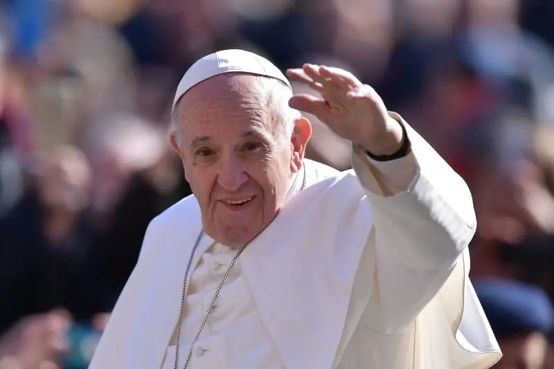 Papa Francesco, i medici sciolgono la prognosi. "Miglioramenti consolidati"