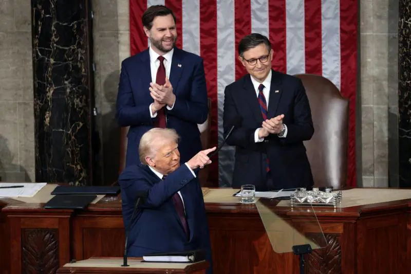 Trump al Congresso: "Zelensky mi ha scritto. La Russia è pronta per la pace". Poi rilancia la sfida all'Ue