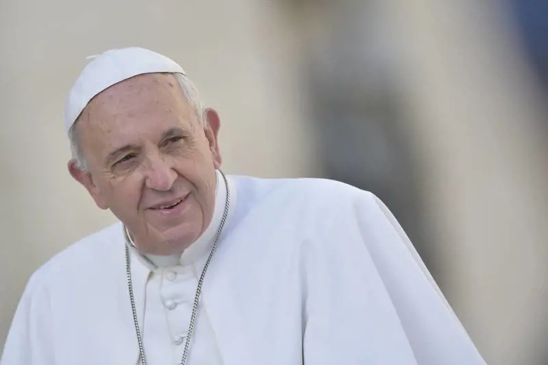 La notte tranquilla, poi gli esercizi spirituali. Ma il Papa resta ricoverato al Gemelli