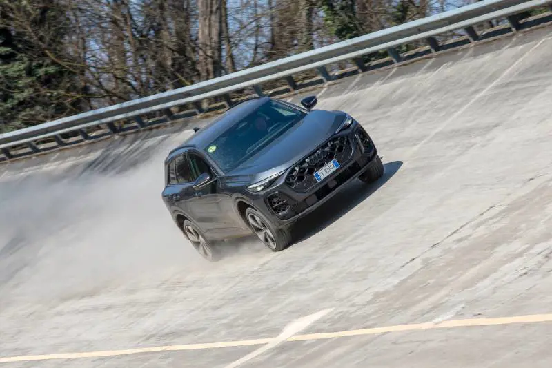 Nuova Audi Q5: eleganza e potenza sulle curve di Monza