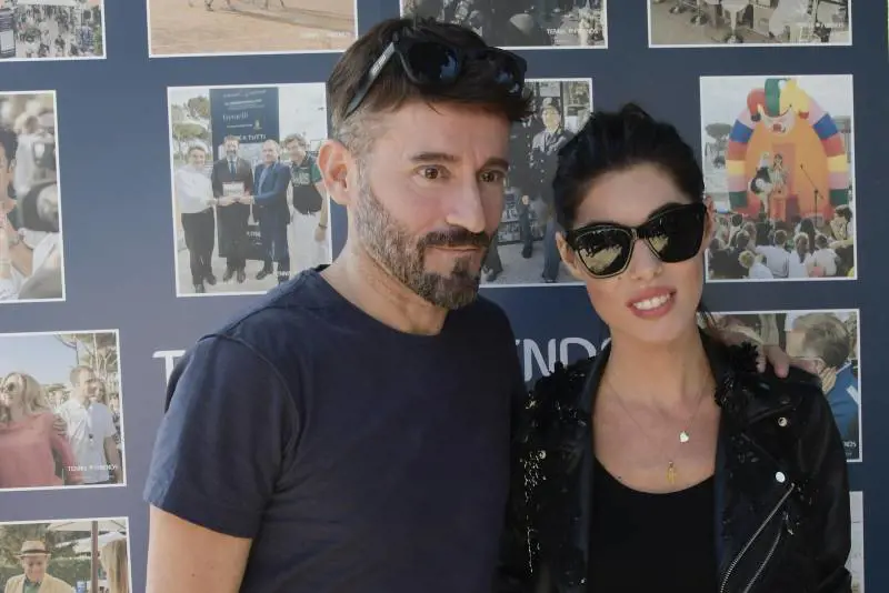 Gli amici, l'incidente, la canzone, l'addio improvviso: la storia d'amore tra Bianca Atzei e Max Biaggi