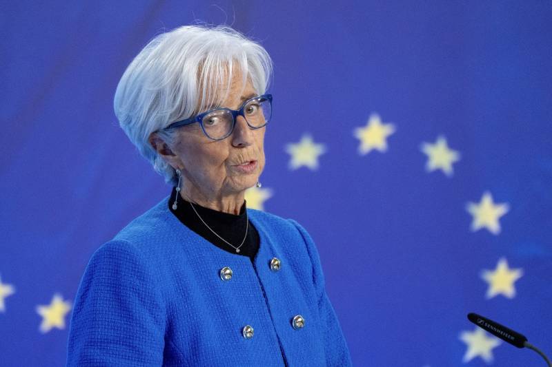 Lagarde: "Euro più forte solo per la crisi di fiducia nel dollaro"