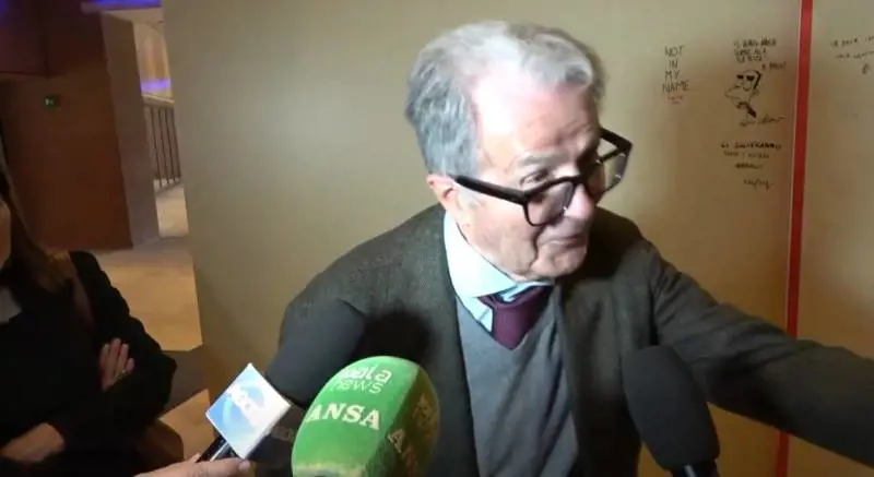 "Prodi mi ha tirato i capelli": il racconto della giornalista