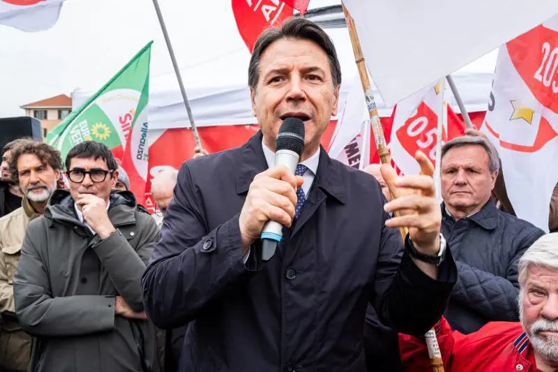 Bordate da sinistra e dalla maggioranza. E a Conte resta la tiktoker di Roccaraso