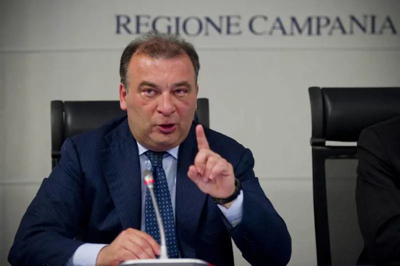 Caso Huawei, mossa della procura belga. "Revocare l’immunità a 5 eurodeputati"