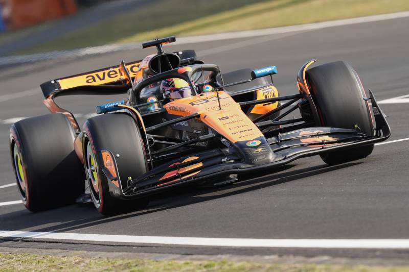 F1, doppietta McLaren in Cina, vince Piastri, Leclerc beffato da Verstappen