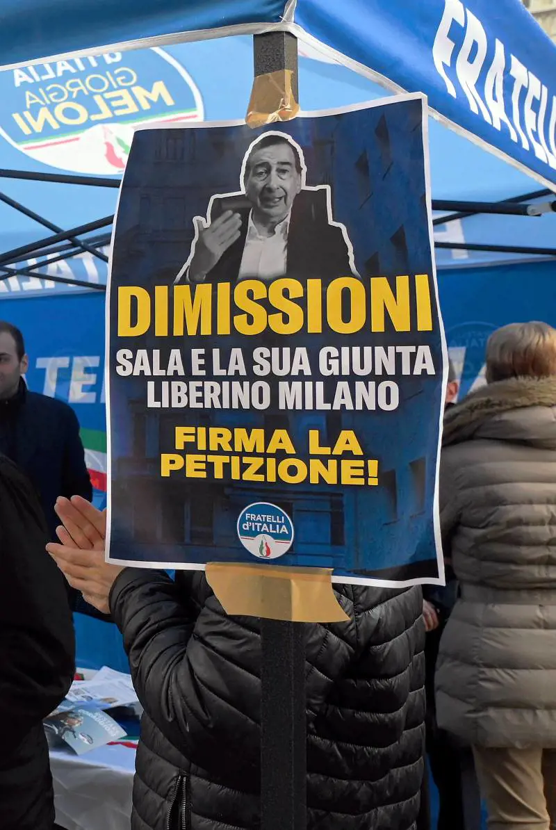 Il centrodestra attacca. "Gestione opaca, il sindaco si dimetta"