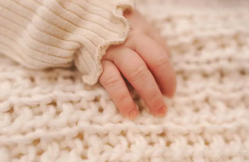Soldi, tempo e welfare. Tutto quello che soffoca il desiderio di fare figli